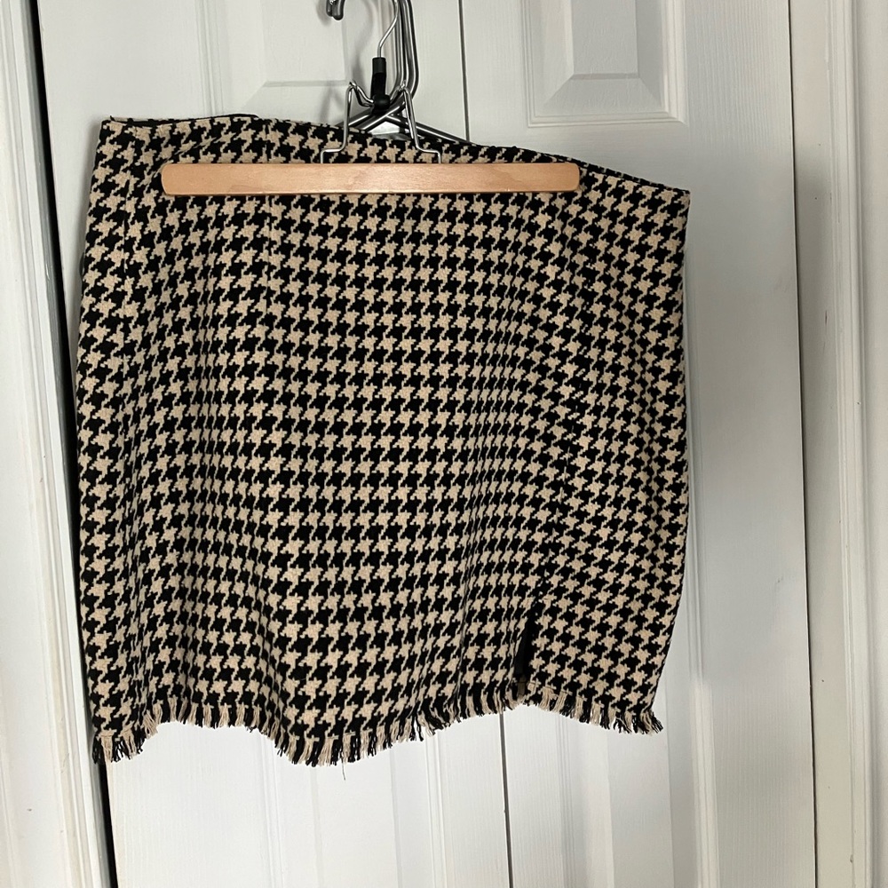 Dynamite Skirt. New with Tags. Size Large